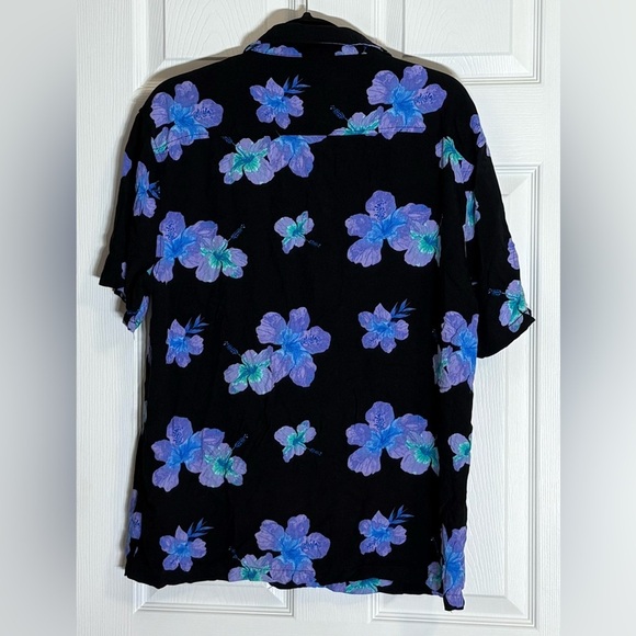 Brooklyn Cloth Co, Men’s Large Black Shirt with Blue-purple Floral Design - Picture 3 of 3